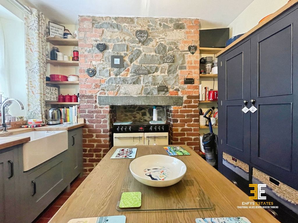 Property photo 2 of 28