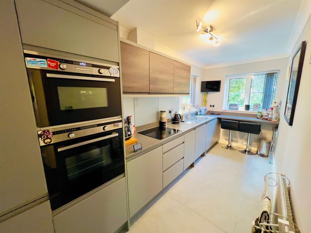 Property photo 2 of 9 Kitchen.Jpg