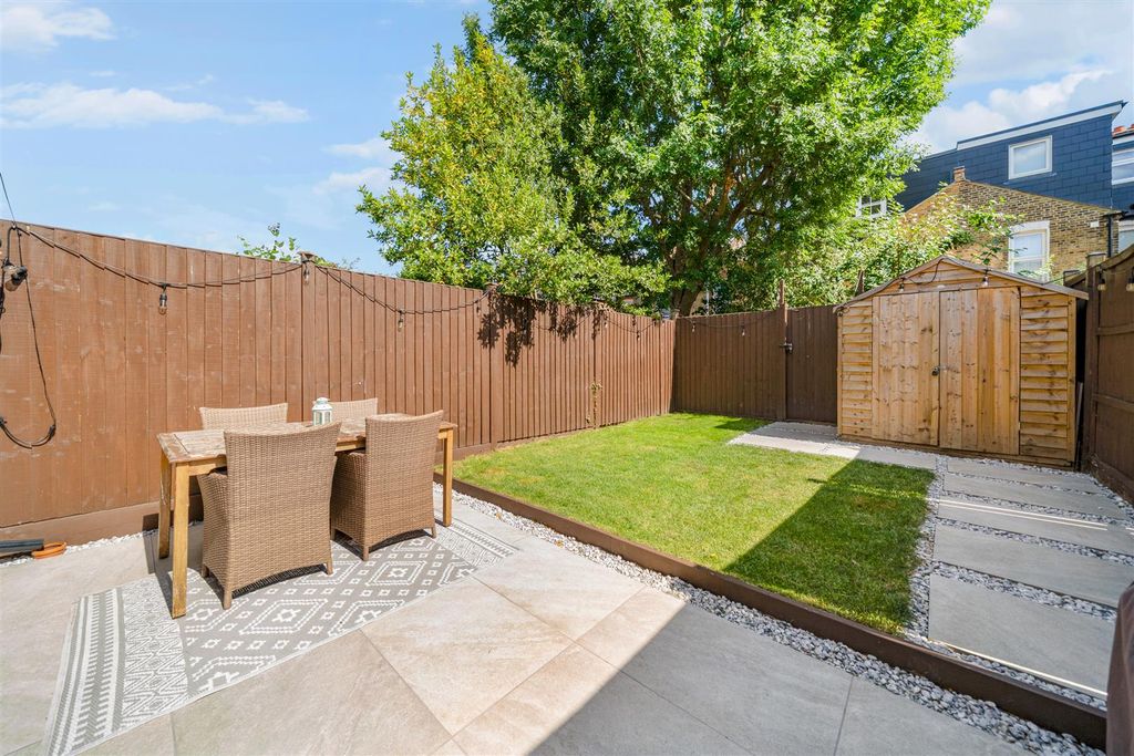 Property photo 2 of 12 Garden