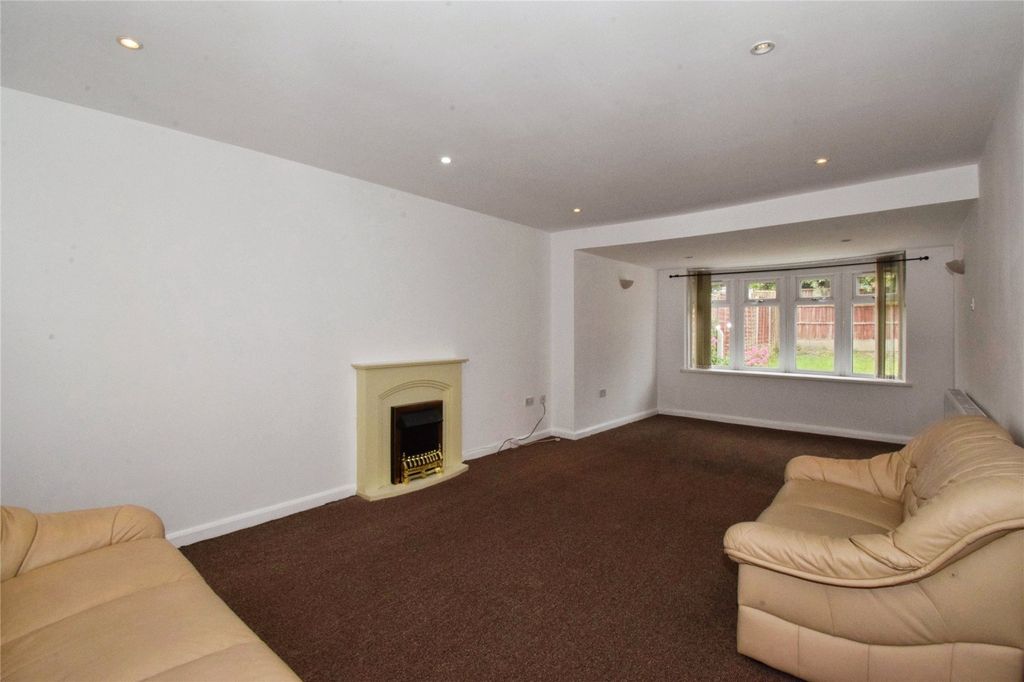 Property photo 2 of 16 Lounge