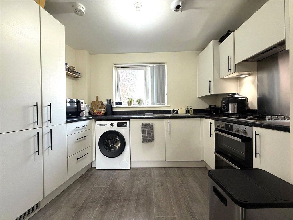 Property photo 2 of 9 Picture No. 24