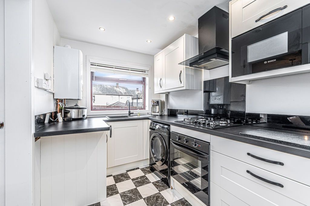 Property photo 2 of 18 Kitchen
