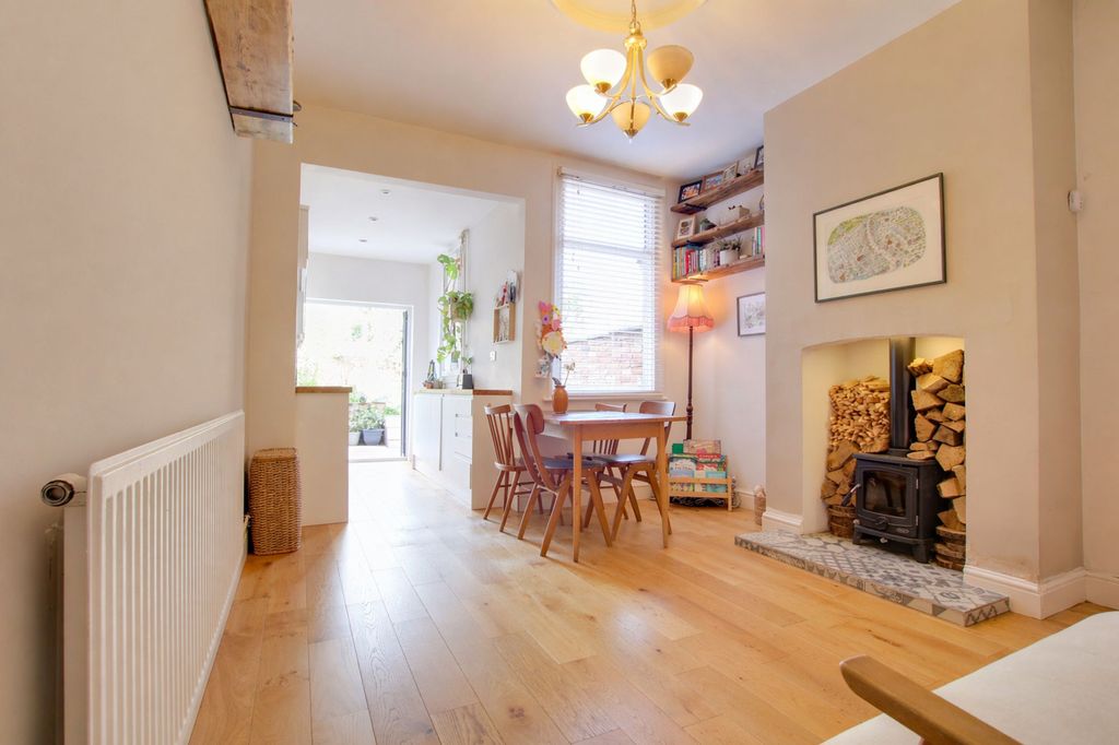 Property photo 3 of 27