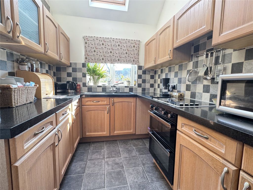 Property photo 2 of 17 Picture No. 10