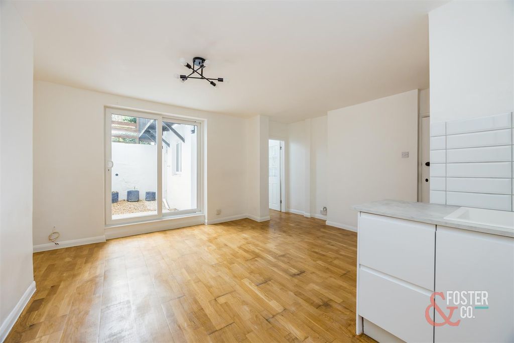 Property photo 2 of 13 Avenue Court, Flat 2-7.Jpg