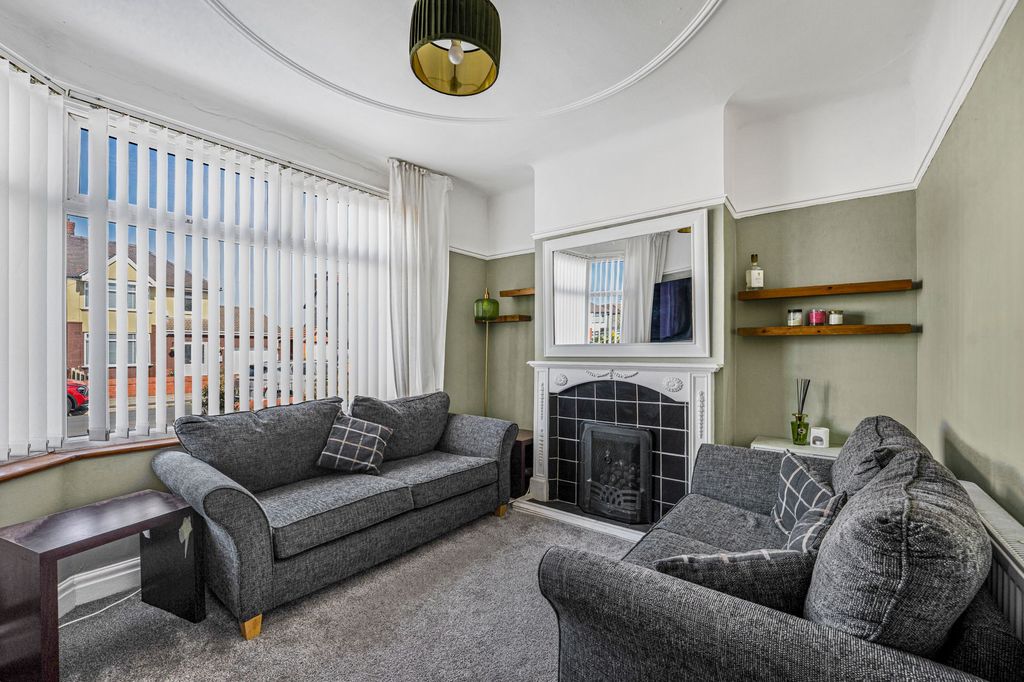 Property photo 2 of 31