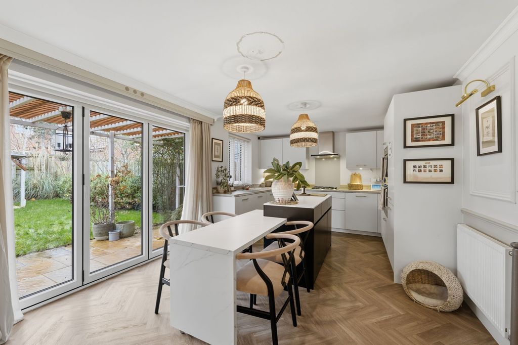 Property photo 2 of 25