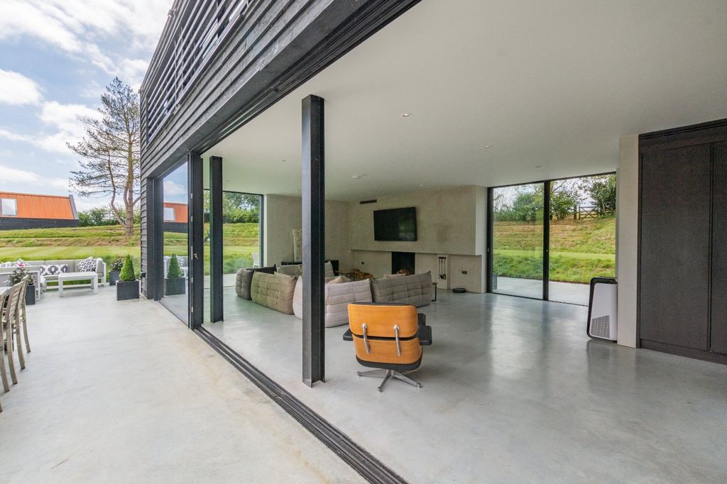 Property photo 3 of 38 Sitting Room/Terrace