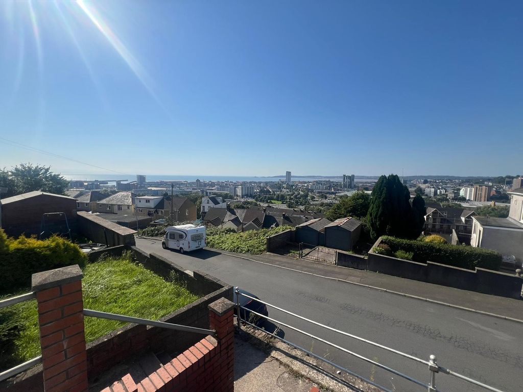 Property photo 2 of 11