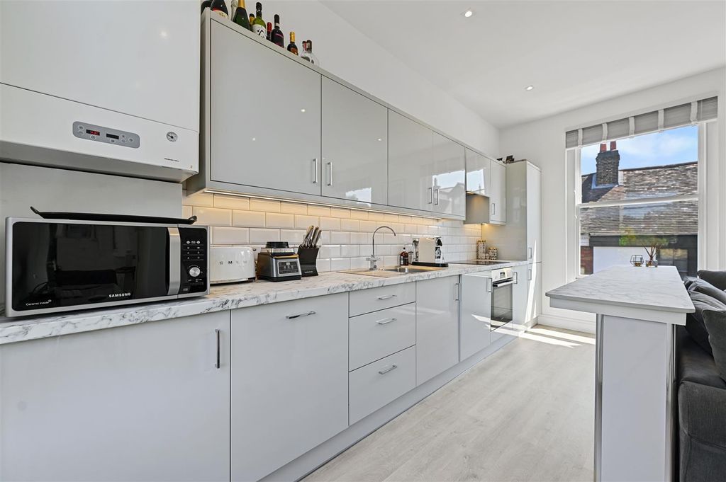 Property photo 3 of 13 Wh - 9 High Street - Kitchen3 (1).Jpg