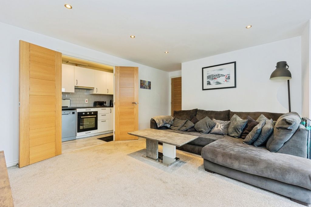 Property photo 1 of 17 Pbox-Img.Jpg