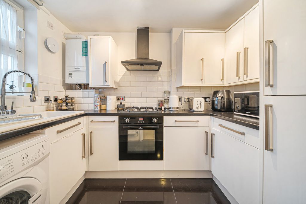 Property photo 2 of 18 Kitchen