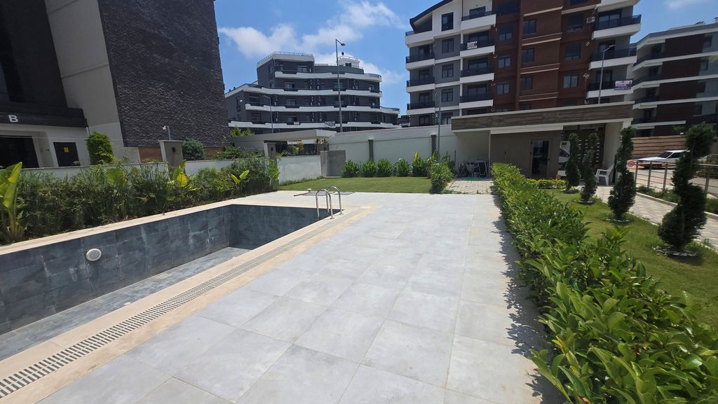 Property photo 3 of 11 Ground-Floor Apartment In Antalya For Sale - Sunbathing Terrace And Gardens