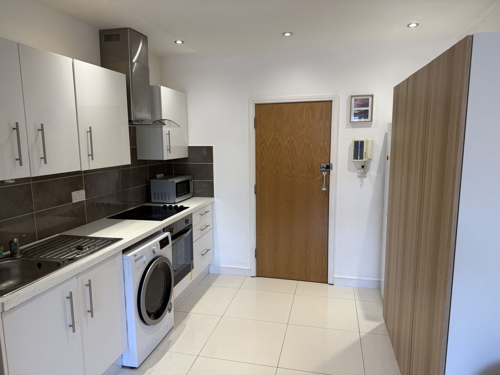 Property photo 3 of 7 Gallery