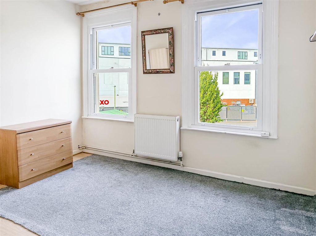Property photo 3 of 5 Bed A.Jpg