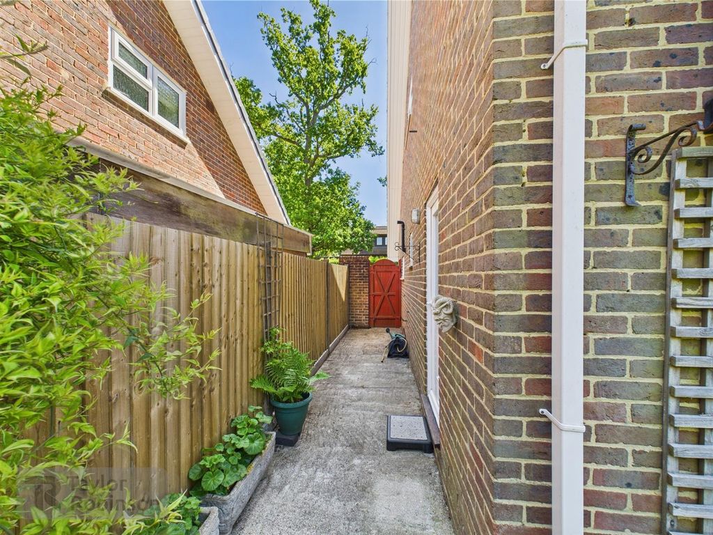 Additional image 19 of 5 bed detached house for saleMount Close, Pound Hill, Crawley RH10