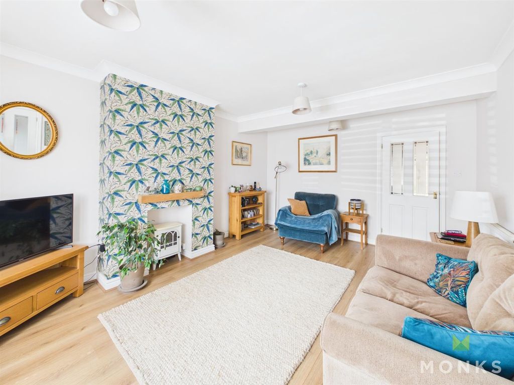 Property photo 3 of 15 Cam03644G0-Pr0053-Still005.Jpg