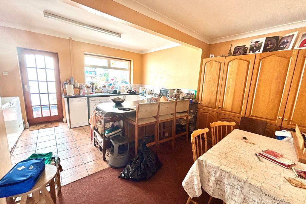 Property photo 3 of 11 Diner