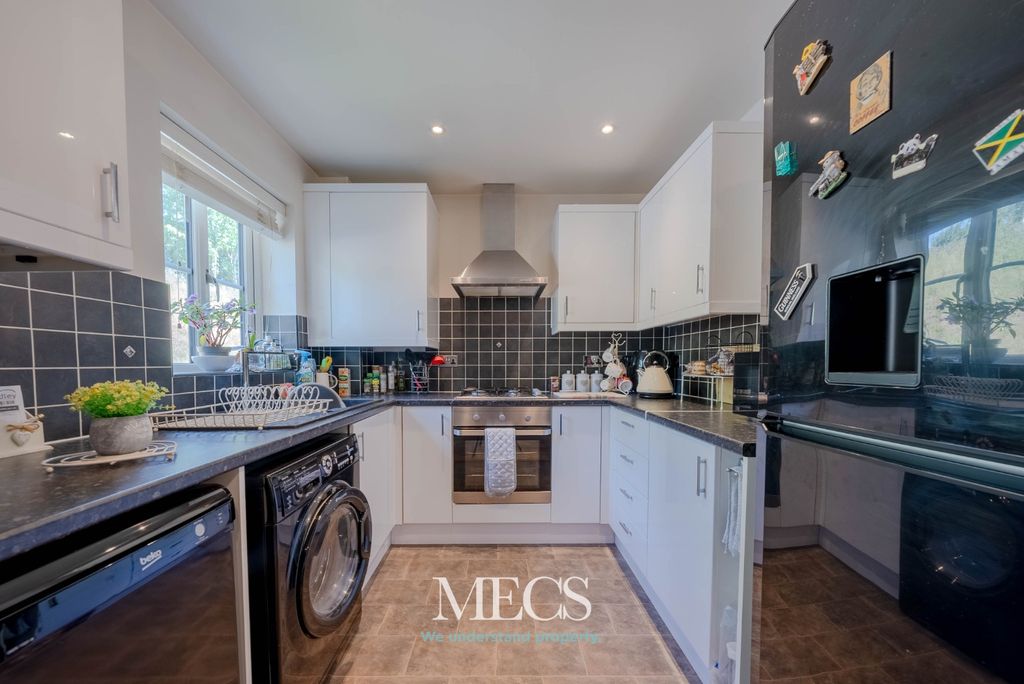 Property photo 3 of 12 4289024