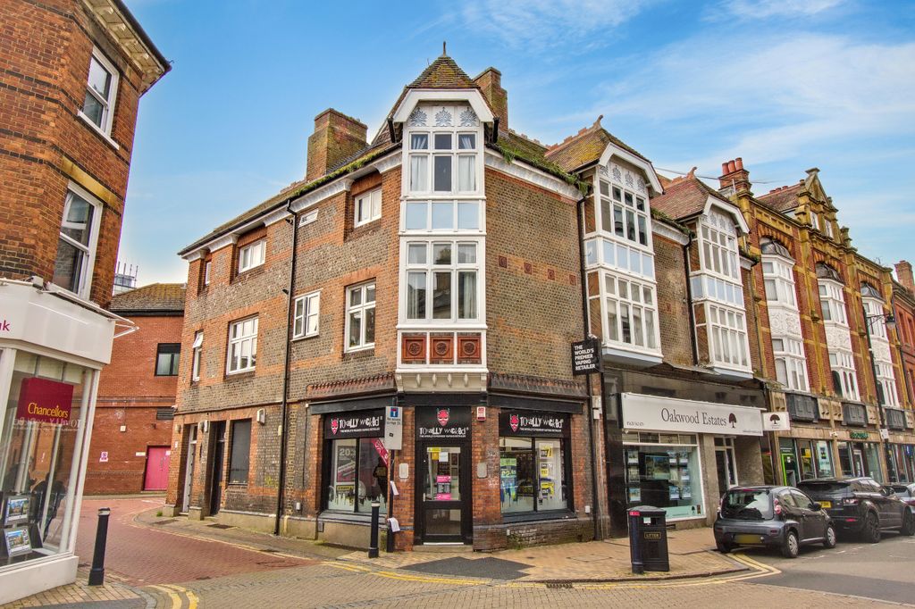 Property photo 1 of 6 Flat 2, Bankside, Brock Lane, Maidenhead, Sl6 1Lp