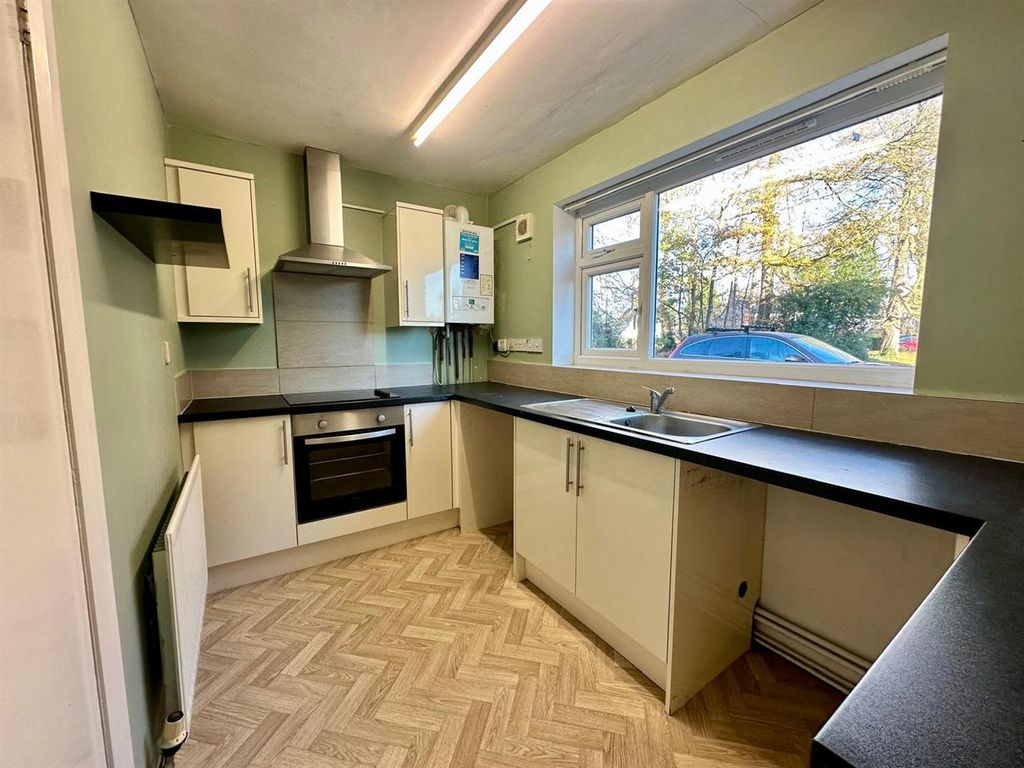 Property photo 3 of 12 Kitchen