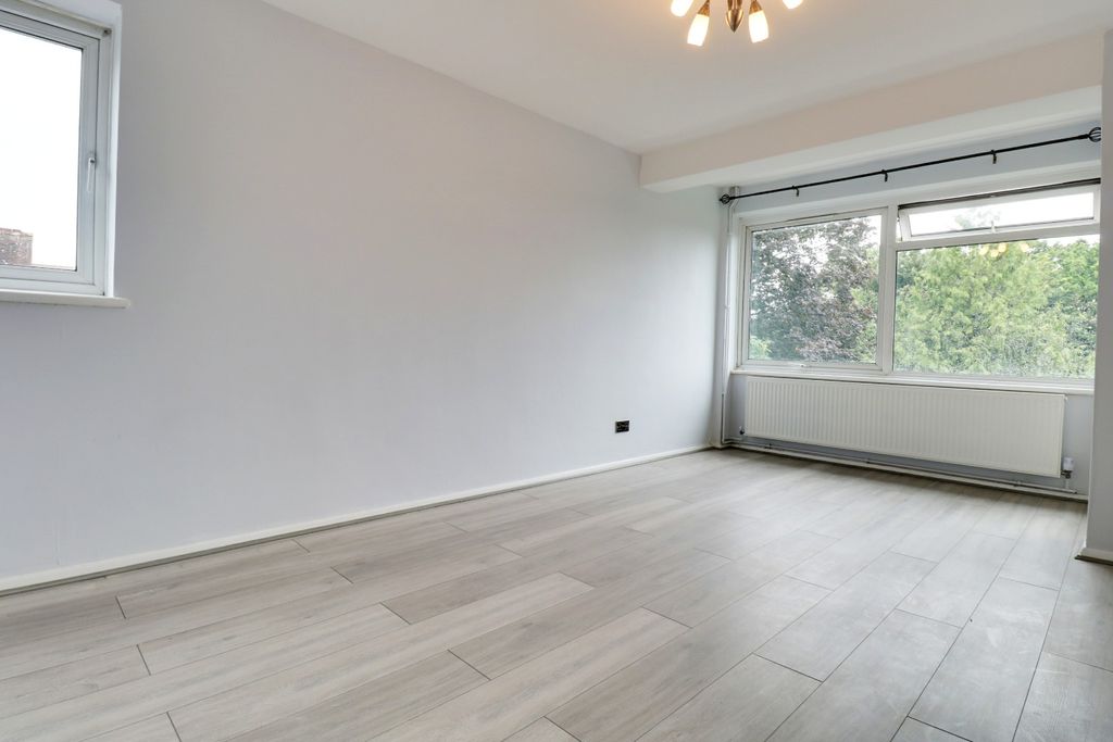 Property photo 2 of 15 5234082
