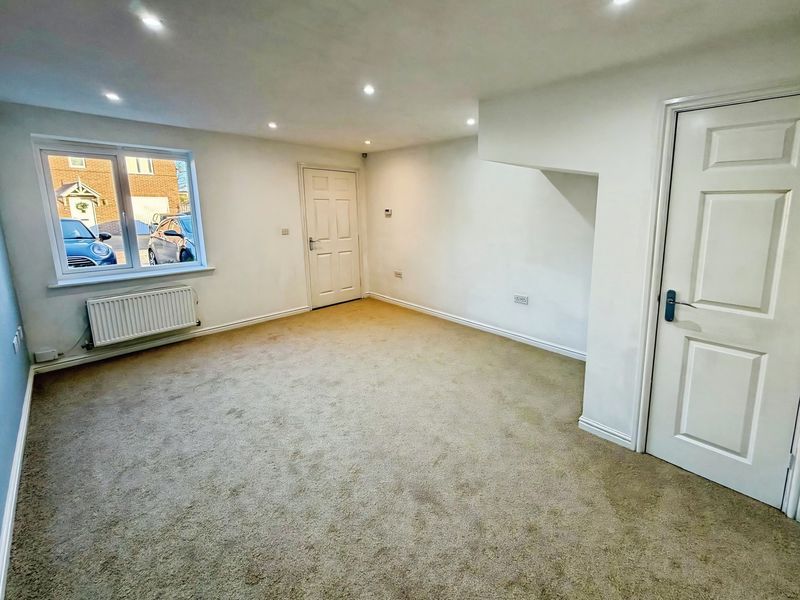 Property photo 3 of 11 Photo 8