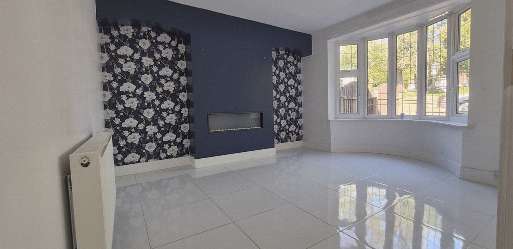 Property photo 2 of 13 90786231-0d43-42c6-9658-d7529Fffdd0A
