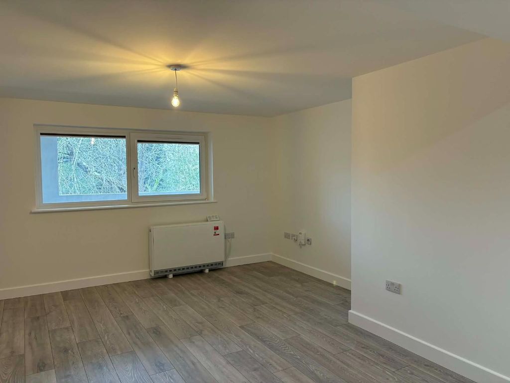 Property photo 3 of 5 Catherine House Flat 2 Kitchen Living 2.Jpg