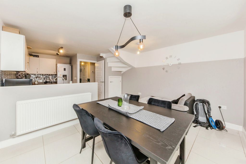 Property photo 3 of 17 Dining Area