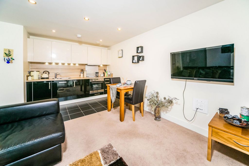 Property photo 2 of 9 3Ab2Ba2c-5c05-409E-9