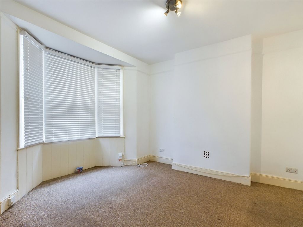 Property photo 2 of 12 Flat To Rent
