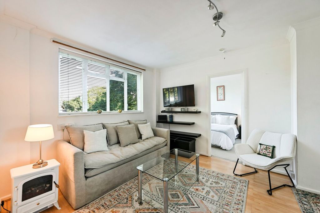 Property photo 1 of 18 Living Room