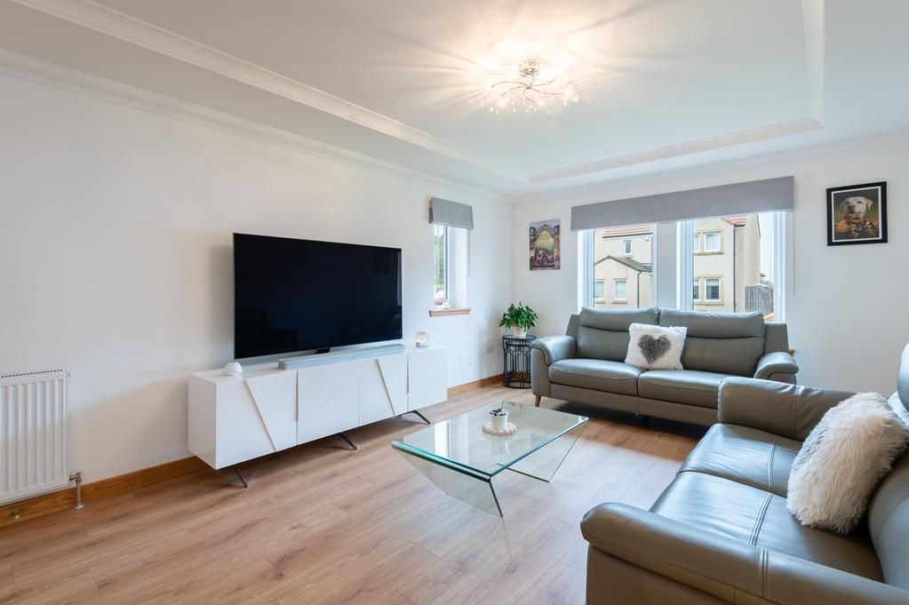 Property photo 3 of 32 Lev1500Pem Lounge.Jpg