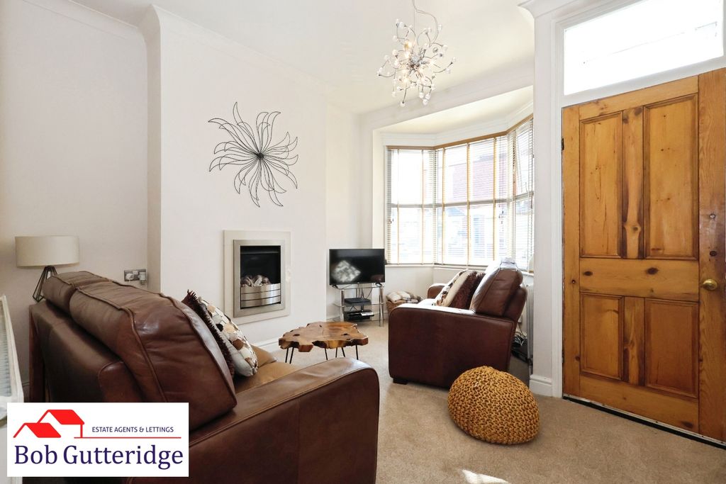 Property photo 3 of 24 Bay Fronted Lounge