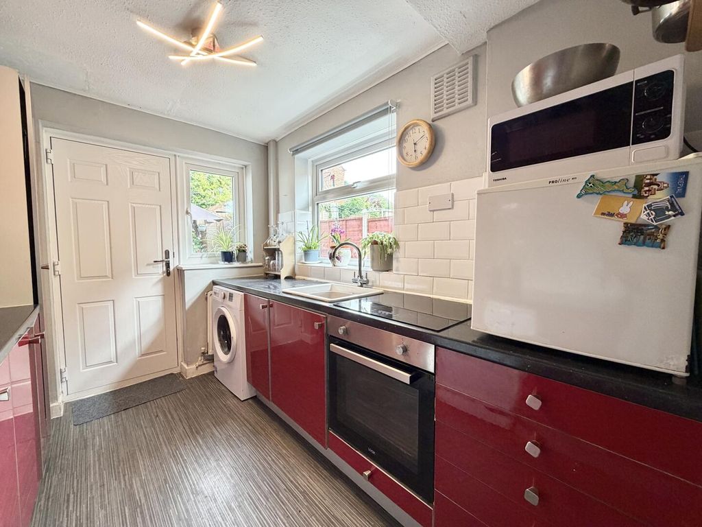 Property photo 3 of 19 Kitchen