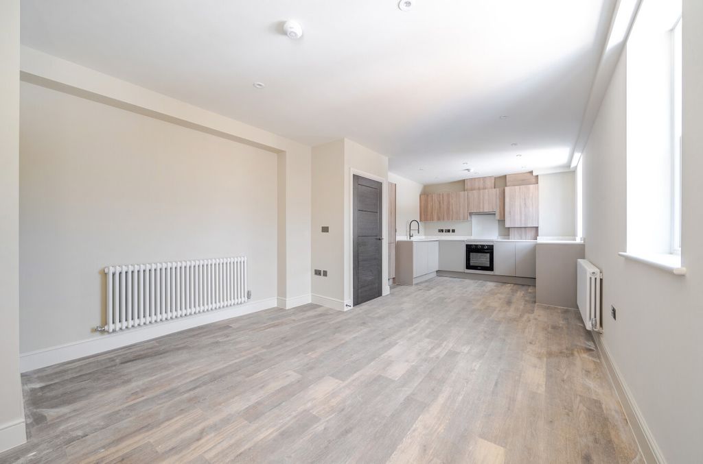 Property photo 3 of 8 1494189-20-6A566E...