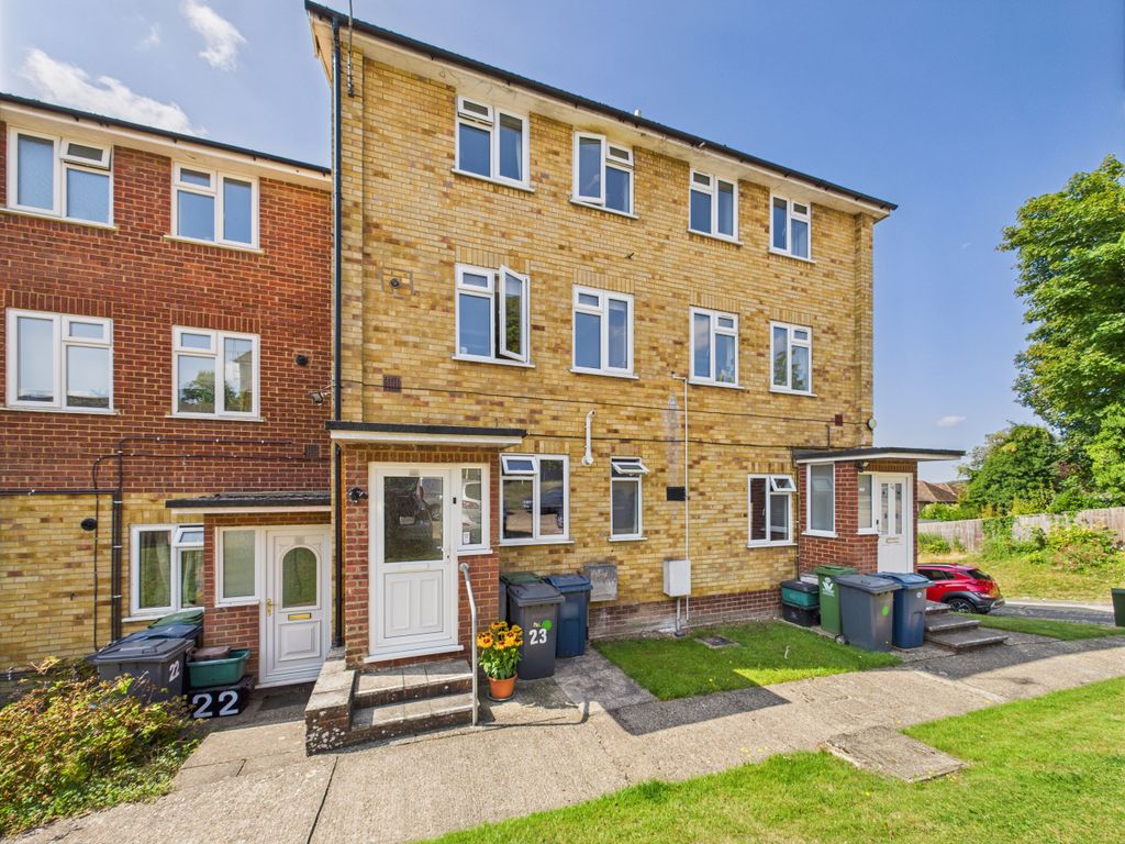 Property photo 1 of 9 Cam01354G0-Pr0576-Still015