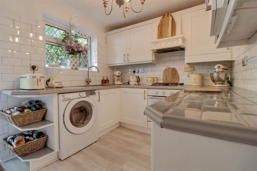 Property photo 3 of 17 10 Broxted Drive-10.Jpg