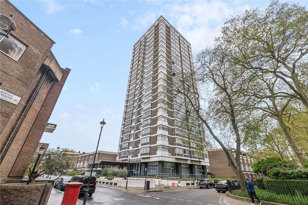 Property photo 3 of 14 25 Porchester Place