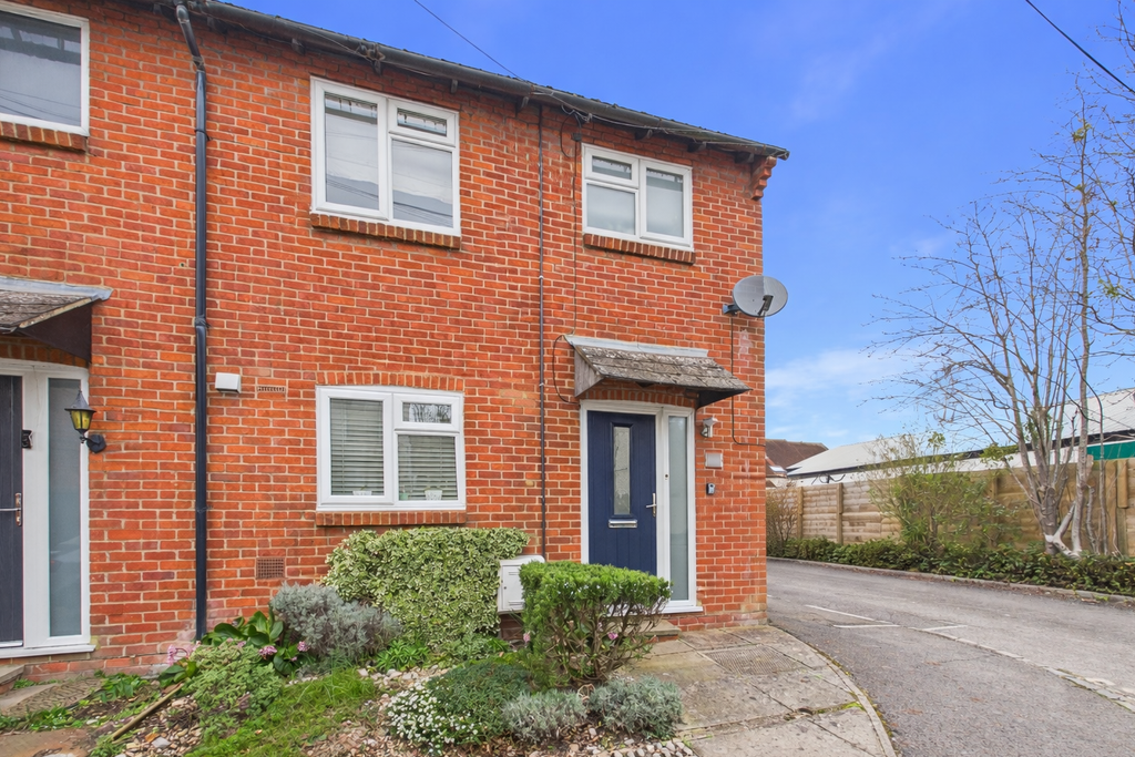 Property photo 1 of 17 Traditional Red Brick Terrace Home