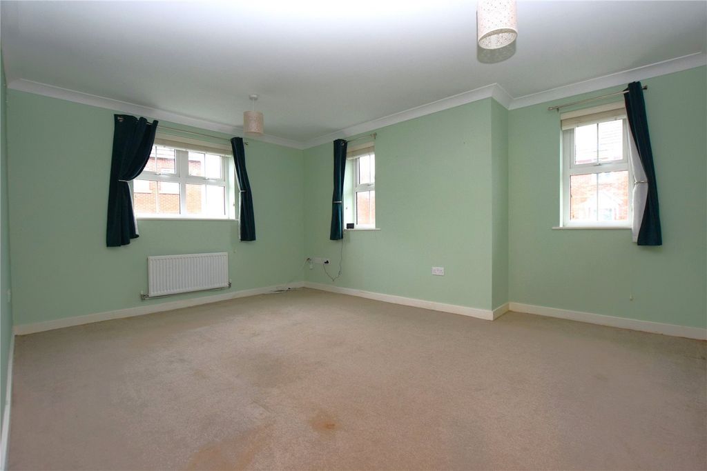 Property photo 2 of 5 Living Room