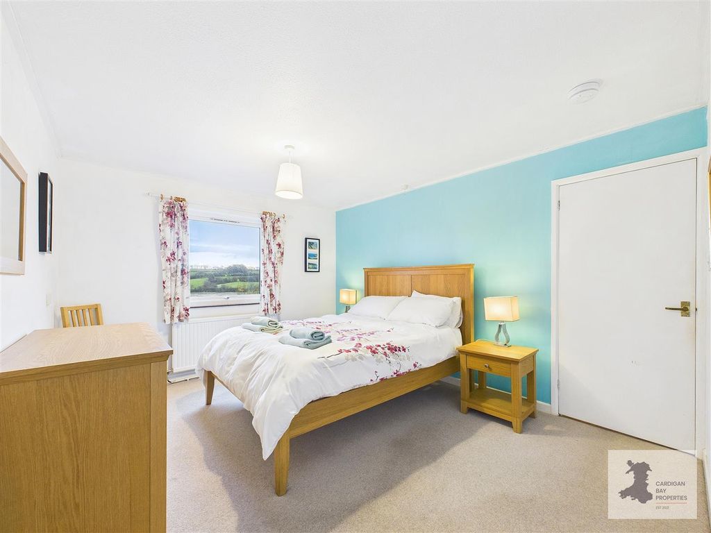 Property photo 3 of 33 Bedroom