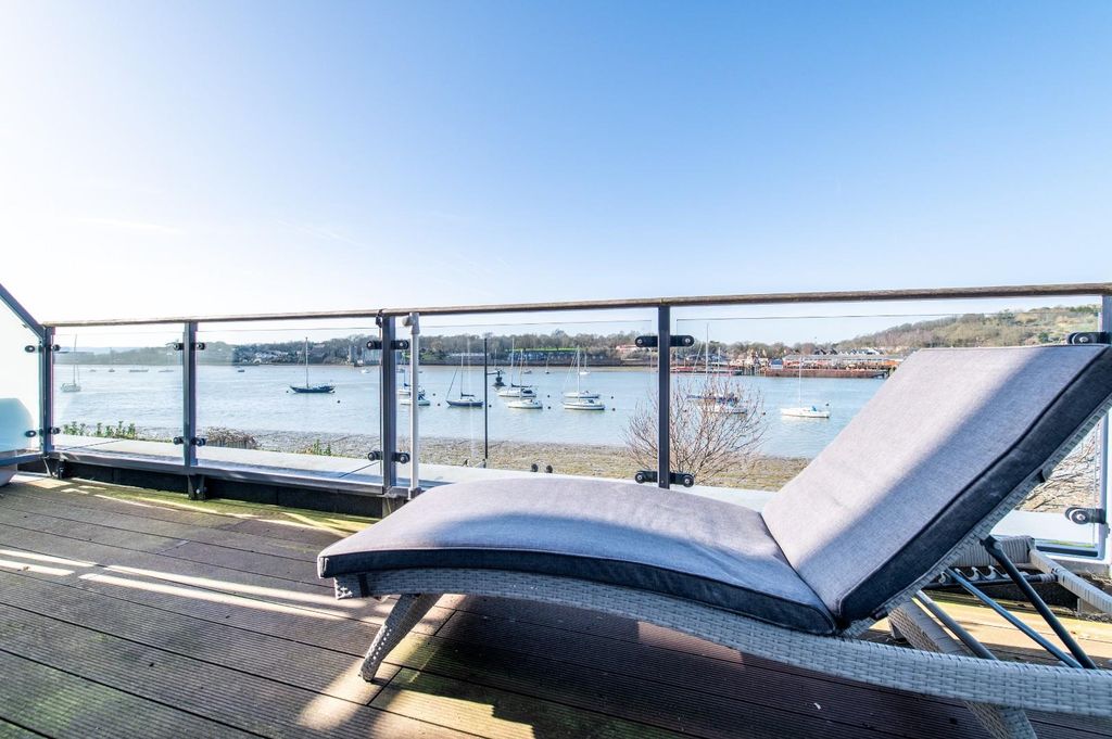 Property photo 2 of 16 Balcony