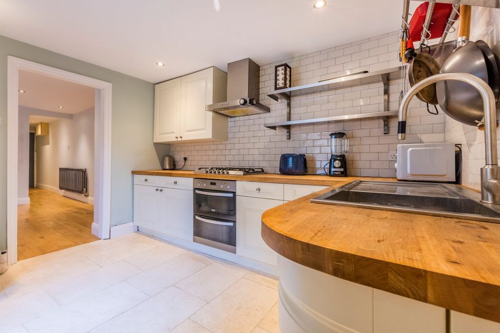 Property photo 2 of 17 Kitchen
