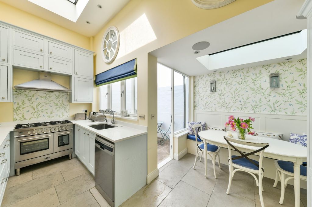 Property photo 2 of 12 Kitchen/Dining