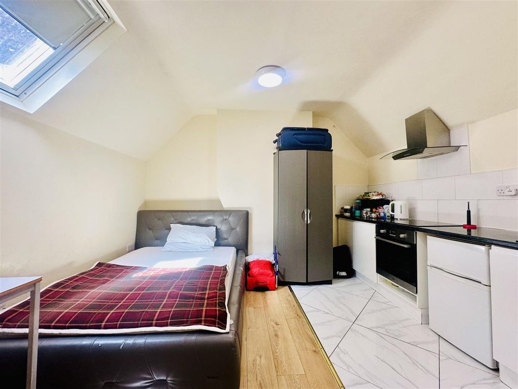 Property photo 1 of 7 Studio