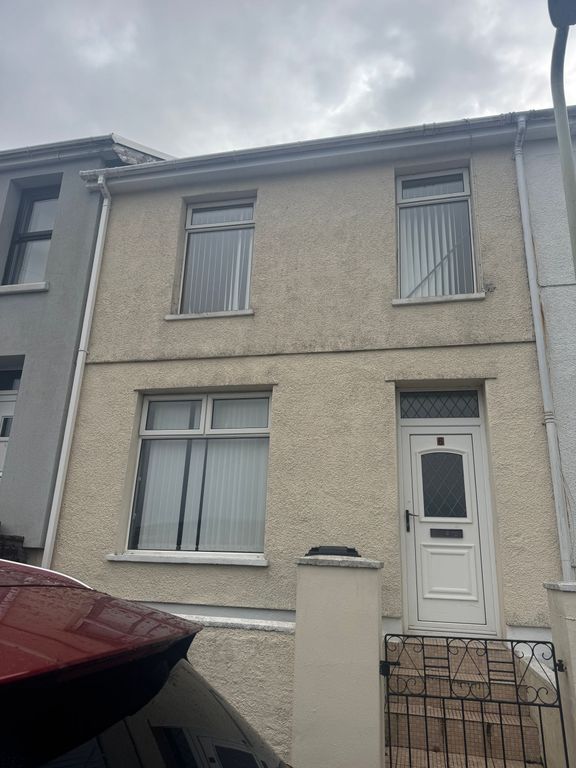 Property photo 2 of 12