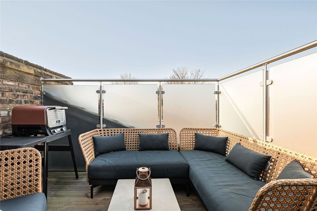 Property photo 2 of 20 Picture No. 17