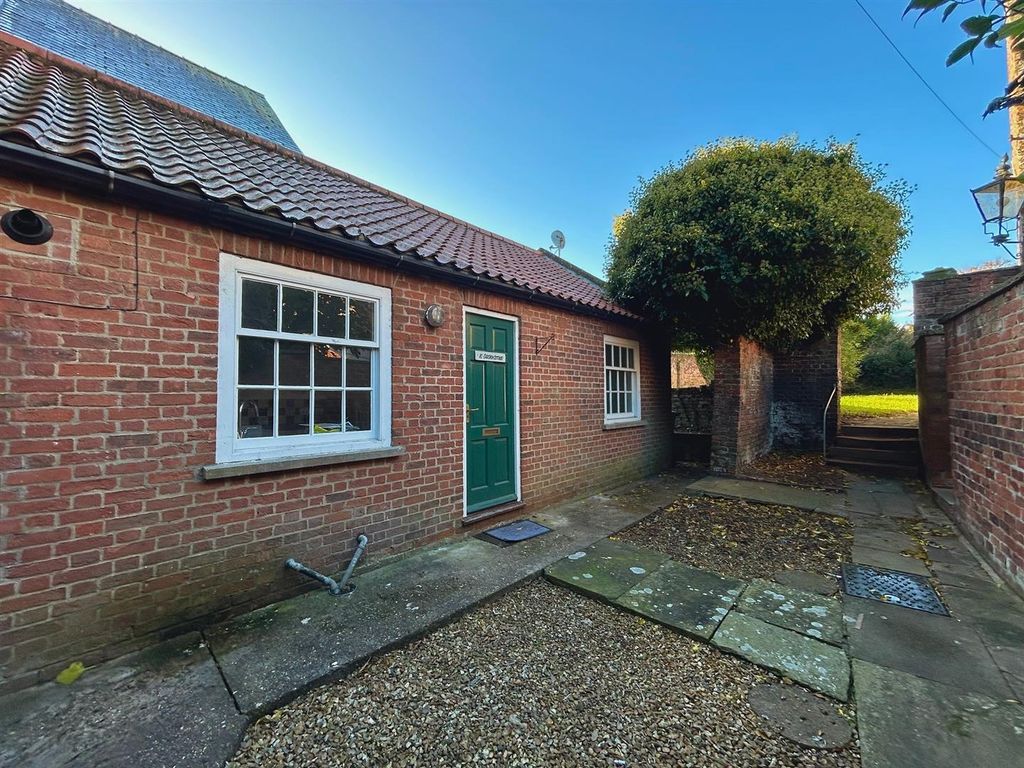 Property photo 1 of 12 Garden Cott 1.Jpg